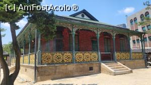 [P20] Construita in 1900, Jeonggwanheon a fost primul exemplu de arhitectura europeana integrat intr-un palat regal coreean. Imparatului Gojong ii placea sa se odihneasca aici, sa bea ceai, sa asculte muzica si sa organizeze mici receptii aici. Japonezii au folosit-o drept cantina in timpul ocupatiei.
Cladirea este sustinuta de un set de colonade din lemn si este inconjurata de trei verande. » foto by geani anto
 - 
<span class="allrVoted glyphicon glyphicon-heart hidden" id="av1514168"></span>
<a class="m-l-10 hidden" id="sv1514168" onclick="voting_Foto_DelVot(,1514168,21214)" role="button">șterge vot <span class="glyphicon glyphicon-remove"></span></a>
<a id="v91514168" class=" c-red"  onclick="voting_Foto_SetVot(1514168)" role="button"><span class="glyphicon glyphicon-heart-empty"></span> <b>LIKE</b> = Votează poza</a> <img class="hidden"  id="f1514168W9" src="/imagini/loader.gif" border="0" /><span class="AjErrMes hidden" id="e1514168ErM"></span>