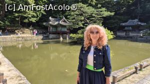 [P04] De cealalta parte a iazului, se afla un mic pavilion in forma de cruce, cu 2 picioare pe piloni de piatra care se scufunda in apa. Numit Buyongjeong, este ultimul pavilion adaugat in aceasta zona, fiind folosit pentru a sarbatori festivitatile de absolvire. » foto by geani anto
 - 
<span class="allrVoted glyphicon glyphicon-heart hidden" id="av1515850"></span>
<a class="m-l-10 hidden" id="sv1515850" onclick="voting_Foto_DelVot(,1515850,21214)" role="button">șterge vot <span class="glyphicon glyphicon-remove"></span></a>
<a id="v91515850" class=" c-red"  onclick="voting_Foto_SetVot(1515850)" role="button"><span class="glyphicon glyphicon-heart-empty"></span> <b>LIKE</b> = Votează poza</a> <img class="hidden"  id="f1515850W9" src="/imagini/loader.gif" border="0" /><span class="AjErrMes hidden" id="e1515850ErM"></span>