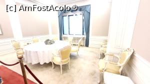 [P44] Am urcat scarile din lemn pentru a vizita incaperile de la primul etaj si am ajuns la biroul Primei Doamne, Camera Mugunghwa, folosita de sotiile presedintilor ca sala de receptie pentru oaspetii straini. » foto by geani anto
 - 
<span class="allrVoted glyphicon glyphicon-heart hidden" id="av1517013"></span>
<a class="m-l-10 hidden" id="sv1517013" onclick="voting_Foto_DelVot(,1517013,21214)" role="button">șterge vot <span class="glyphicon glyphicon-remove"></span></a>
<a id="v91517013" class=" c-red"  onclick="voting_Foto_SetVot(1517013)" role="button"><span class="glyphicon glyphicon-heart-empty"></span> <b>LIKE</b> = Votează poza</a> <img class="hidden"  id="f1517013W9" src="/imagini/loader.gif" border="0" /><span class="AjErrMes hidden" id="e1517013ErM"></span>