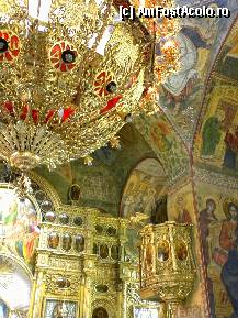P14 [SEP-2011] Biserica Mănăstirii Negru Vodă din Câmpulung Muscel: decorațiuni bogat aurite în naos