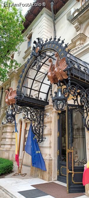 [P20] Intrare în spațiile Administrației Prezidențiale. » foto by tata123 🔱
 - 
<span class="allrVoted glyphicon glyphicon-heart hidden" id="av1482291"></span>
<a class="m-l-10 hidden" id="sv1482291" onclick="voting_Foto_DelVot(,1482291,21279)" role="button">șterge vot <span class="glyphicon glyphicon-remove"></span></a>
<a id="v91482291" class=" c-red"  onclick="voting_Foto_SetVot(1482291)" role="button"><span class="glyphicon glyphicon-heart-empty"></span> <b>LIKE</b> = Votează poza</a> <img class="hidden"  id="f1482291W9" src="/imagini/loader.gif" border="0" /><span class="AjErrMes hidden" id="e1482291ErM"></span>