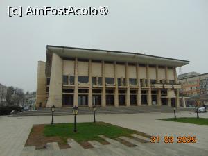 [P51] Suceava, platoul din fata Casei Sindicatelor » foto by Yolanda
 - 
<span class="allrVoted glyphicon glyphicon-heart hidden" id="av1480913"></span>
<a class="m-l-10 hidden" id="sv1480913" onclick="voting_Foto_DelVot(,1480913,21314)" role="button">șterge vot <span class="glyphicon glyphicon-remove"></span></a>
<a id="v91480913" class=" c-red"  onclick="voting_Foto_SetVot(1480913)" role="button"><span class="glyphicon glyphicon-heart-empty"></span> <b>LIKE</b> = Votează poza</a> <img class="hidden"  id="f1480913W9" src="/imagini/loader.gif" border="0" /><span class="AjErrMes hidden" id="e1480913ErM"></span>