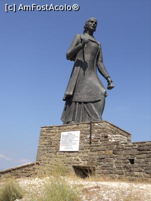 [P02] Statuia dedicata femeilor din Muntii Pindului » foto by adrianaglogo
 - 
<span class="allrVoted glyphicon glyphicon-heart hidden" id="av830829"></span>
<a class="m-l-10 hidden" id="sv830829" onclick="voting_Foto_DelVot(,830829,21484)" role="button">șterge vot <span class="glyphicon glyphicon-remove"></span></a>
<a id="v9830829" class=" c-red"  onclick="voting_Foto_SetVot(830829)" role="button"><span class="glyphicon glyphicon-heart-empty"></span> <b>LIKE</b> = Votează poza</a> <img class="hidden"  id="f830829W9" src="/imagini/loader.gif" border="0" /><span class="AjErrMes hidden" id="e830829ErM"></span>