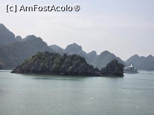 [P52] Ha Long Bay » foto by crismis
 - 
<span class="allrVoted glyphicon glyphicon-heart hidden" id="av1548418"></span>
<a class="m-l-10 hidden" id="sv1548418" onclick="voting_Foto_DelVot(,1548418,21495)" role="button">șterge vot <span class="glyphicon glyphicon-remove"></span></a>
<a id="v91548418" class=" c-red"  onclick="voting_Foto_SetVot(1548418)" role="button"><span class="glyphicon glyphicon-heart-empty"></span> <b>LIKE</b> = Votează poza</a> <img class="hidden"  id="f1548418W9" src="/imagini/loader.gif" border="0" /><span class="AjErrMes hidden" id="e1548418ErM"></span>