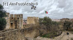 [P20] Prima linie de apărare a castelului. Drapelele Lisabonei și a Republicii Portugheze flutură în vânt pe Turnul Palatului (Torre do Paco). » foto by ovidiuyepi
 - 
<span class="allrVoted glyphicon glyphicon-heart hidden" id="av1438035"></span>
<a class="m-l-10 hidden" id="sv1438035" onclick="voting_Foto_DelVot(,1438035,21709)" role="button">șterge vot <span class="glyphicon glyphicon-remove"></span></a>
<a id="v91438035" class=" c-red"  onclick="voting_Foto_SetVot(1438035)" role="button"><span class="glyphicon glyphicon-heart-empty"></span> <b>LIKE</b> = Votează poza</a> <img class="hidden"  id="f1438035W9" src="/imagini/loader.gif" border="0" /><span class="AjErrMes hidden" id="e1438035ErM"></span>