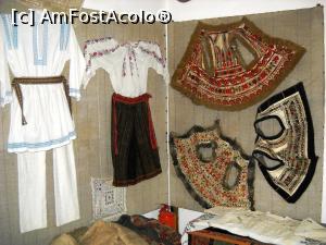 [P26] Costume populare din zona Târpești » foto by Lucien
 - 
<span class="allrVoted glyphicon glyphicon-heart hidden" id="av783647"></span>
<a class="m-l-10 hidden" id="sv783647" onclick="voting_Foto_DelVot(,783647,21724)" role="button">șterge vot <span class="glyphicon glyphicon-remove"></span></a>
<a id="v9783647" class=" c-red"  onclick="voting_Foto_SetVot(783647)" role="button"><span class="glyphicon glyphicon-heart-empty"></span> <b>LIKE</b> = Votează poza</a> <img class="hidden"  id="f783647W9" src="/imagini/loader.gif" border="0" /><span class="AjErrMes hidden" id="e783647ErM"></span>
