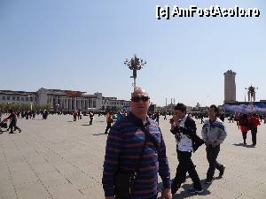 P11 [APR-2012] Piata Tiananmen / In plan indepartat se observa Muzeul National al Chinei, iar in dreapta fotografiei Monumentul Eroilor. 