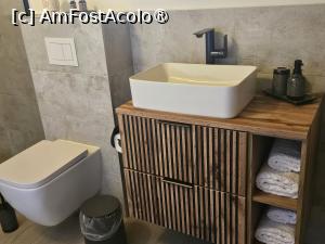 [P19] baia de la dormitorul nr.2 » foto by Opelantara
 - 
<span class="allrVoted glyphicon glyphicon-heart hidden" id="av1544827"></span>
<a class="m-l-10 hidden" id="sv1544827" onclick="voting_Foto_DelVot(,1544827,21783)" role="button">șterge vot <span class="glyphicon glyphicon-remove"></span></a>
<a id="v91544827" class=" c-red"  onclick="voting_Foto_SetVot(1544827)" role="button"><span class="glyphicon glyphicon-heart-empty"></span> <b>LIKE</b> = Votează poza</a> <img class="hidden"  id="f1544827W9" src="/imagini/loader.gif" border="0" /><span class="AjErrMes hidden" id="e1544827ErM"></span>