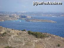 [P12] În fundal este insula Malta, cea din mijloc este Cominoto iar în dreapta este insula Comino. Între ele, unde apa este mai verzuie, se vede Laguna Albastră. » foto by Utube
 - 
<span class="allrVoted glyphicon glyphicon-heart hidden" id="av136801"></span>
<a class="m-l-10 hidden" id="sv136801" onclick="voting_Foto_DelVot(,136801,21813)" role="button">șterge vot <span class="glyphicon glyphicon-remove"></span></a>
<a id="v9136801" class=" c-red"  onclick="voting_Foto_SetVot(136801)" role="button"><span class="glyphicon glyphicon-heart-empty"></span> <b>LIKE</b> = Votează poza</a> <img class="hidden"  id="f136801W9" src="/imagini/loader.gif" border="0" /><span class="AjErrMes hidden" id="e136801ErM"></span>