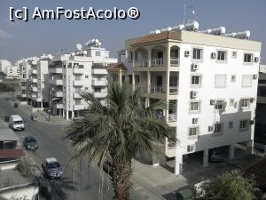[P24] Fotografie din balconul hotelului. O strada cu cateva apartamente, unele de vanzare, altele pentru inchiriat, din Larnaca » foto by dorgo
 - 
<span class="allrVoted glyphicon glyphicon-heart hidden" id="av848813"></span>
<a class="m-l-10 hidden" id="sv848813" onclick="voting_Foto_DelVot(,848813,21818)" role="button">șterge vot <span class="glyphicon glyphicon-remove"></span></a>
<a id="v9848813" class=" c-red"  onclick="voting_Foto_SetVot(848813)" role="button"><span class="glyphicon glyphicon-heart-empty"></span> <b>LIKE</b> = Votează poza</a> <img class="hidden"  id="f848813W9" src="/imagini/loader.gif" border="0" /><span class="AjErrMes hidden" id="e848813ErM"></span>