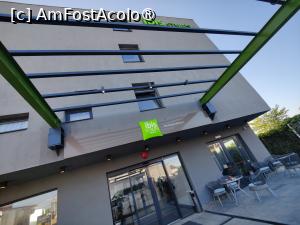 [P01] Ibis Styles Bucharest Airport; intrarea principală și o parte din terasa exterioara » foto by crismis
 - 
<span class="allrVoted glyphicon glyphicon-heart hidden" id="av1493543"></span>
<a class="m-l-10 hidden" id="sv1493543" onclick="voting_Foto_DelVot(,1493543,21873)" role="button">șterge vot <span class="glyphicon glyphicon-remove"></span></a>
<a id="v91493543" class=" c-red"  onclick="voting_Foto_SetVot(1493543)" role="button"><span class="glyphicon glyphicon-heart-empty"></span> <b>LIKE</b> = Votează poza</a> <img class="hidden"  id="f1493543W9" src="/imagini/loader.gif" border="0" /><span class="AjErrMes hidden" id="e1493543ErM"></span>