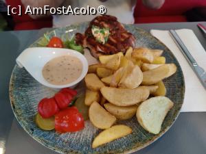 [P31] Ibis Styles Bucharest Airport; restaurant Radar (ceafă de porc cu cartofi la cuptor) » foto by crismis
 - 
<span class="allrVoted glyphicon glyphicon-heart hidden" id="av1493573"></span>
<a class="m-l-10 hidden" id="sv1493573" onclick="voting_Foto_DelVot(,1493573,21873)" role="button">șterge vot <span class="glyphicon glyphicon-remove"></span></a>
<a id="v91493573" class=" c-red"  onclick="voting_Foto_SetVot(1493573)" role="button"><span class="glyphicon glyphicon-heart-empty"></span> <b>LIKE</b> = Votează poza</a> <img class="hidden"  id="f1493573W9" src="/imagini/loader.gif" border="0" /><span class="AjErrMes hidden" id="e1493573ErM"></span>