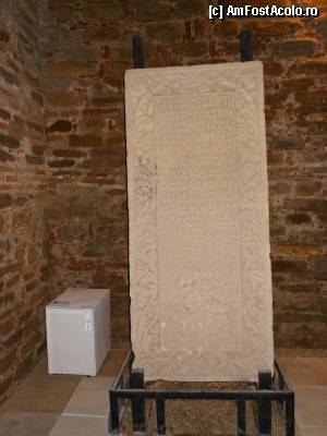 [P35] Targoviste, Curtea Domneasca - Lapidarium, piatra funerara.  » foto by iulianic
 - 
<span class="allrVoted glyphicon glyphicon-heart hidden" id="av363298"></span>
<a class="m-l-10 hidden" id="sv363298" onclick="voting_Foto_DelVot(,363298,22157)" role="button">șterge vot <span class="glyphicon glyphicon-remove"></span></a>
<a id="v9363298" class=" c-red"  onclick="voting_Foto_SetVot(363298)" role="button"><span class="glyphicon glyphicon-heart-empty"></span> <b>LIKE</b> = Votează poza</a> <img class="hidden"  id="f363298W9" src="/imagini/loader.gif" border="0" /><span class="AjErrMes hidden" id="e363298ErM"></span>