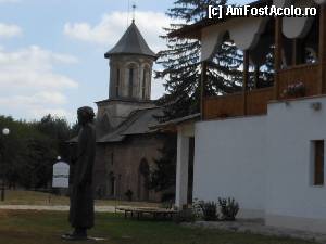 [P07] Targoviste, Curtea Domneasca - Biserica Sf. Vineri si un colt din cladirea Muzeului tiparului si al cartii romanesti vechi.  » foto by iulianic
 - 
<span class="allrVoted glyphicon glyphicon-heart hidden" id="av363270"></span>
<a class="m-l-10 hidden" id="sv363270" onclick="voting_Foto_DelVot(,363270,22157)" role="button">șterge vot <span class="glyphicon glyphicon-remove"></span></a>
<a id="v9363270" class=" c-red"  onclick="voting_Foto_SetVot(363270)" role="button"><span class="glyphicon glyphicon-heart-empty"></span> <b>LIKE</b> = Votează poza</a> <img class="hidden"  id="f363270W9" src="/imagini/loader.gif" border="0" /><span class="AjErrMes hidden" id="e363270ErM"></span>