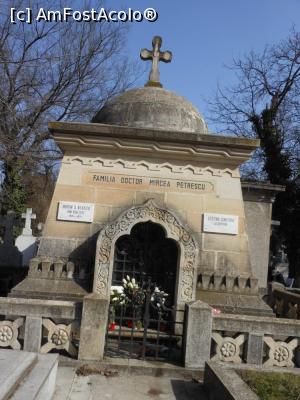 [P17] Cimitirul Bellu - Cavoul Vlasto. » foto by iulianic
 - 
<span class="allrVoted glyphicon glyphicon-heart hidden" id="av1217865"></span>
<a class="m-l-10 hidden" id="sv1217865" onclick="voting_Foto_DelVot(,1217865,22321)" role="button">șterge vot <span class="glyphicon glyphicon-remove"></span></a>
<a id="v91217865" class=" c-red"  onclick="voting_Foto_SetVot(1217865)" role="button"><span class="glyphicon glyphicon-heart-empty"></span> <b>LIKE</b> = Votează poza</a> <img class="hidden"  id="f1217865W9" src="/imagini/loader.gif" border="0" /><span class="AjErrMes hidden" id="e1217865ErM"></span>