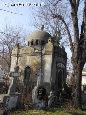 [P18] Cimitirul Bellu - Monument funerar inspirat de Ion Mincu. » foto by iulianic
 - 
<span class="allrVoted glyphicon glyphicon-heart hidden" id="av1217866"></span>
<a class="m-l-10 hidden" id="sv1217866" onclick="voting_Foto_DelVot(,1217866,22321)" role="button">șterge vot <span class="glyphicon glyphicon-remove"></span></a>
<a id="v91217866" class=" c-red"  onclick="voting_Foto_SetVot(1217866)" role="button"><span class="glyphicon glyphicon-heart-empty"></span> <b>LIKE</b> = Votează poza</a> <img class="hidden"  id="f1217866W9" src="/imagini/loader.gif" border="0" /><span class="AjErrMes hidden" id="e1217866ErM"></span>