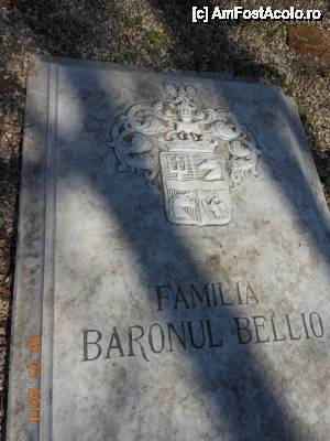 [P06] Cimitirul Bellu - Lespedea funerară a baronului Barbu Bellu, cel care în 1853 a donat terenul pentru primul cimitir modern al capitalei.  » foto by iulianic
 - 
<span class="allrVoted glyphicon glyphicon-heart hidden" id="av502371"></span>
<a class="m-l-10 hidden" id="sv502371" onclick="voting_Foto_DelVot(,502371,22321)" role="button">șterge vot <span class="glyphicon glyphicon-remove"></span></a>
<a id="v9502371" class=" c-red"  onclick="voting_Foto_SetVot(502371)" role="button"><span class="glyphicon glyphicon-heart-empty"></span> <b>LIKE</b> = Votează poza</a> <img class="hidden"  id="f502371W9" src="/imagini/loader.gif" border="0" /><span class="AjErrMes hidden" id="e502371ErM"></span>