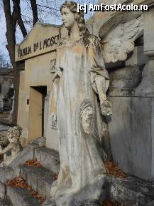 P07 [DEC-2011] Cimitirul Bellu - Detaliu dintr-un grup statuar.