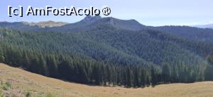 [P06] Transrarau - Drumul Comorilor, popas la punctul de belvedere. In zare, Pietrele Doamnei. » foto by iulianic
 - 
<span class="allrVoted glyphicon glyphicon-heart hidden" id="av1543541"></span>
<a class="m-l-10 hidden" id="sv1543541" onclick="voting_Foto_DelVot(,1543541,22474)" role="button">șterge vot <span class="glyphicon glyphicon-remove"></span></a>
<a id="v91543541" class=" c-red"  onclick="voting_Foto_SetVot(1543541)" role="button"><span class="glyphicon glyphicon-heart-empty"></span> <b>LIKE</b> = Votează poza</a> <img class="hidden"  id="f1543541W9" src="/imagini/loader.gif" border="0" /><span class="AjErrMes hidden" id="e1543541ErM"></span>