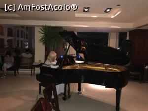 [P91] Tropitel Sahl Hasheesh - piano live în Lobby Bar » foto by nicole33
 - 
<span class="allrVoted glyphicon glyphicon-heart hidden" id="av1270878"></span>
<a class="m-l-10 hidden" id="sv1270878" onclick="voting_Foto_DelVot(,1270878,22687)" role="button">șterge vot <span class="glyphicon glyphicon-remove"></span></a>
<a id="v91270878" class=" c-red"  onclick="voting_Foto_SetVot(1270878)" role="button"><span class="glyphicon glyphicon-heart-empty"></span> <b>LIKE</b> = Votează poza</a> <img class="hidden"  id="f1270878W9" src="/imagini/loader.gif" border="0" /><span class="AjErrMes hidden" id="e1270878ErM"></span>