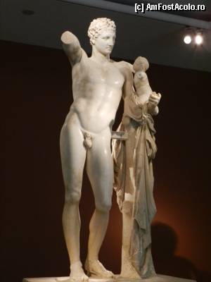 [P32] Hermes in brate cu Dionis - sculptura lui Praxiteles. Piesa forte a acestui muzeu. Muzeul Arheologic din Olympia.  » foto by TraianS
 - 
<span class="allrVoted glyphicon glyphicon-heart hidden" id="av383596"></span>
<a class="m-l-10 hidden" id="sv383596" onclick="voting_Foto_DelVot(,383596,22926)" role="button">șterge vot <span class="glyphicon glyphicon-remove"></span></a>
<a id="v9383596" class=" c-red"  onclick="voting_Foto_SetVot(383596)" role="button"><span class="glyphicon glyphicon-heart-empty"></span> <b>LIKE</b> = Votează poza</a> <img class="hidden"  id="f383596W9" src="/imagini/loader.gif" border="0" /><span class="AjErrMes hidden" id="e383596ErM"></span>