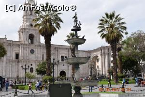 P02 [SEP-2017] Plaza de Armas din Arequipa - Catedrala si fantana cu Tuturutu in varful ei