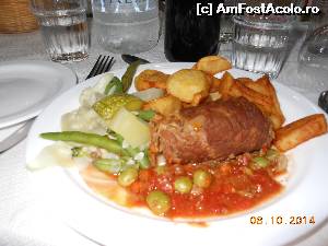 [P08] Rabat - Grapes Restaurant. Braggioli cu sos de măsline şi capere, cartofi prăjiţi şi legume la abur.  » foto by iulianic
 - 
<span class="allrVoted glyphicon glyphicon-heart hidden" id="av568116"></span>
<a class="m-l-10 hidden" id="sv568116" onclick="voting_Foto_DelVot(,568116,23040)" role="button">șterge vot <span class="glyphicon glyphicon-remove"></span></a>
<a id="v9568116" class=" c-red"  onclick="voting_Foto_SetVot(568116)" role="button"><span class="glyphicon glyphicon-heart-empty"></span> <b>LIKE</b> = Votează poza</a> <img class="hidden"  id="f568116W9" src="/imagini/loader.gif" border="0" /><span class="AjErrMes hidden" id="e568116ErM"></span>