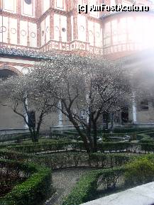 [P08] Biserica Santa Maria della Grazie - vedere din curtea interioara, cu multa verdeata si magnolii inflorite! » foto by sunflower
 - 
<span class="allrVoted glyphicon glyphicon-heart hidden" id="av304177"></span>
<a class="m-l-10 hidden" id="sv304177" onclick="voting_Foto_DelVot(,304177,23065)" role="button">șterge vot <span class="glyphicon glyphicon-remove"></span></a>
<a id="v9304177" class=" c-red"  onclick="voting_Foto_SetVot(304177)" role="button"><span class="glyphicon glyphicon-heart-empty"></span> <b>LIKE</b> = Votează poza</a> <img class="hidden"  id="f304177W9" src="/imagini/loader.gif" border="0" /><span class="AjErrMes hidden" id="e304177ErM"></span>