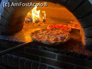[P02] Pizza Colosseum, Moldovița
pizza pe vatră » foto by Andrei16
 - 
<span class="allrVoted glyphicon glyphicon-heart hidden" id="av1481695"></span>
<a class="m-l-10 hidden" id="sv1481695" onclick="voting_Foto_DelVot(,1481695,23128)" role="button">șterge vot <span class="glyphicon glyphicon-remove"></span></a>
<a id="v91481695" class=" c-red"  onclick="voting_Foto_SetVot(1481695)" role="button"><span class="glyphicon glyphicon-heart-empty"></span> <b>LIKE</b> = Votează poza</a> <img class="hidden"  id="f1481695W9" src="/imagini/loader.gif" border="0" /><span class="AjErrMes hidden" id="e1481695ErM"></span>