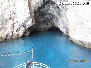 P01 [SEP-2015] Paxos-Antipaxos - Apele albastre de la intrarea în caverna Ipapandi. 