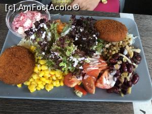 [P08] Josef's Restaurant - salata cu cammembert pane si in bol se afla un sos de smantana si dulceata de fructe de padure » foto by mishu
 - 
<span class="allrVoted glyphicon glyphicon-heart hidden" id="av1165787"></span>
<a class="m-l-10 hidden" id="sv1165787" onclick="voting_Foto_DelVot(,1165787,23171)" role="button">șterge vot <span class="glyphicon glyphicon-remove"></span></a>
<a id="v91165787" class=" c-red"  onclick="voting_Foto_SetVot(1165787)" role="button"><span class="glyphicon glyphicon-heart-empty"></span> <b>LIKE</b> = Votează poza</a> <img class="hidden"  id="f1165787W9" src="/imagini/loader.gif" border="0" /><span class="AjErrMes hidden" id="e1165787ErM"></span>