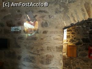 [P27] La intrarea in Castelul Eilean Donan se derula o proiectie despre istoria lui si a zonei.  » foto by Aurici
 - 
<span class="allrVoted glyphicon glyphicon-heart hidden" id="av932974"></span>
<a class="m-l-10 hidden" id="sv932974" onclick="voting_Foto_DelVot(,932974,23255)" role="button">șterge vot <span class="glyphicon glyphicon-remove"></span></a>
<a id="v9932974" class=" c-red"  onclick="voting_Foto_SetVot(932974)" role="button"><span class="glyphicon glyphicon-heart-empty"></span> <b>LIKE</b> = Votează poza</a> <img class="hidden"  id="f932974W9" src="/imagini/loader.gif" border="0" /><span class="AjErrMes hidden" id="e932974ErM"></span>