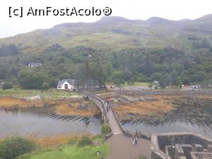 [P30] Castelul Eilean Donan - vedere din turn spre pod, parcare si magazinele de suveniruri.  » foto by Aurici
 - 
<span class="allrVoted glyphicon glyphicon-heart hidden" id="av932977"></span>
<a class="m-l-10 hidden" id="sv932977" onclick="voting_Foto_DelVot(,932977,23255)" role="button">șterge vot <span class="glyphicon glyphicon-remove"></span></a>
<a id="v9932977" class=" c-red"  onclick="voting_Foto_SetVot(932977)" role="button"><span class="glyphicon glyphicon-heart-empty"></span> <b>LIKE</b> = Votează poza</a> <img class="hidden"  id="f932977W9" src="/imagini/loader.gif" border="0" /><span class="AjErrMes hidden" id="e932977ErM"></span>