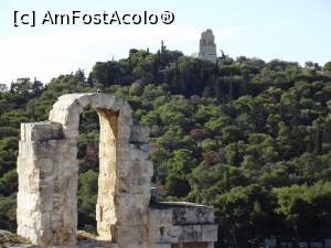 P06 [NOV-2017] 'Verdele' Filopappou văzut din apropierea Odeonului lui Herod Atticus de pe Acropole