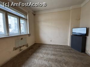 [P06] Memorialul Închisoarea Pitești,o fostă cameră de birou din închisoare » foto by AZE
 - 
<span class="allrVoted glyphicon glyphicon-heart hidden" id="av1539141"></span>
<a class="m-l-10 hidden" id="sv1539141" onclick="voting_Foto_DelVot(,1539141,23475)" role="button">șterge vot <span class="glyphicon glyphicon-remove"></span></a>
<a id="v91539141" class=" c-red"  onclick="voting_Foto_SetVot(1539141)" role="button"><span class="glyphicon glyphicon-heart-empty"></span> <b>LIKE</b> = Votează poza</a> <img class="hidden"  id="f1539141W9" src="/imagini/loader.gif" border="0" /><span class="AjErrMes hidden" id="e1539141ErM"></span>