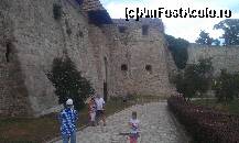 P13 [AUG-2013] Aleea de ieşire şi zidul exterior din Cetatea Eger. Eger, Ungaria. 