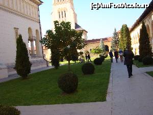[P08] Catedrala Incoronarii Alba Iulia- catedrala in stanga, pavilioanele care o imprejmuiesc si curtea interioara » foto by luciaoradea
 - 
<span class="allrVoted glyphicon glyphicon-heart hidden" id="av695724"></span>
<a class="m-l-10 hidden" id="sv695724" onclick="voting_Foto_DelVot(,695724,23574)" role="button">șterge vot <span class="glyphicon glyphicon-remove"></span></a>
<a id="v9695724" class=" c-red"  onclick="voting_Foto_SetVot(695724)" role="button"><span class="glyphicon glyphicon-heart-empty"></span> <b>LIKE</b> = Votează poza</a> <img class="hidden"  id="f695724W9" src="/imagini/loader.gif" border="0" /><span class="AjErrMes hidden" id="e695724ErM"></span>