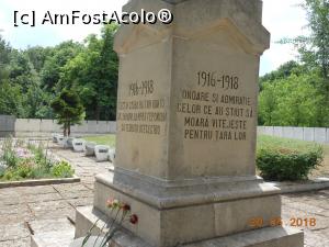 [P16] Turtucaia - Memorialul și Cimitirul militar de la Turtucaia. Inscripție în română și bulgară pe obelisc.  » foto by iulianic
 - 
<span class="allrVoted glyphicon glyphicon-heart hidden" id="av967800"></span>
<a class="m-l-10 hidden" id="sv967800" onclick="voting_Foto_DelVot(,967800,23749)" role="button">șterge vot <span class="glyphicon glyphicon-remove"></span></a>
<a id="v9967800" class=" c-red"  onclick="voting_Foto_SetVot(967800)" role="button"><span class="glyphicon glyphicon-heart-empty"></span> <b>LIKE</b> = Votează poza</a> <img class="hidden"  id="f967800W9" src="/imagini/loader.gif" border="0" /><span class="AjErrMes hidden" id="e967800ErM"></span>
