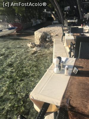 P10 [JUN-2018] O masă în buza mării