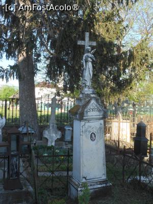[P12] Mănăstirea Țigănești - În cimitir, monumente funerare vechi. » foto by iulianic
 - 
<span class="allrVoted glyphicon glyphicon-heart hidden" id="av1424093"></span>
<a class="m-l-10 hidden" id="sv1424093" onclick="voting_Foto_DelVot(,1424093,24032)" role="button">șterge vot <span class="glyphicon glyphicon-remove"></span></a>
<a id="v91424093" class=" c-red"  onclick="voting_Foto_SetVot(1424093)" role="button"><span class="glyphicon glyphicon-heart-empty"></span> <b>LIKE</b> = Votează poza</a> <img class="hidden"  id="f1424093W9" src="/imagini/loader.gif" border="0" /><span class="AjErrMes hidden" id="e1424093ErM"></span>
