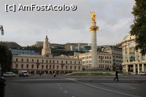 P01 [SEP-2019] Tbilisi, Piața Libertății, dominată de Monumentul Sf. Gheorghe, statuia sfântului așezată pe o înaltă coloană de granit