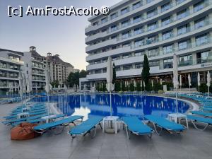 [P49] Piscina dintre hoteluri » foto by roxxie
 - 
<span class="allrVoted glyphicon glyphicon-heart hidden" id="av1499199"></span>
<a class="m-l-10 hidden" id="sv1499199" onclick="voting_Foto_DelVot(,1499199,24125)" role="button">șterge vot <span class="glyphicon glyphicon-remove"></span></a>
<a id="v91499199" class=" c-red"  onclick="voting_Foto_SetVot(1499199)" role="button"><span class="glyphicon glyphicon-heart-empty"></span> <b>LIKE</b> = Votează poza</a> <img class="hidden"  id="f1499199W9" src="/imagini/loader.gif" border="0" /><span class="AjErrMes hidden" id="e1499199ErM"></span>