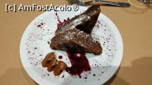 [P36] doar la desert si-a adus aminte sotul sa faca poze... » foto by elenaadina
 - 
<span class="allrVoted glyphicon glyphicon-heart hidden" id="av1529606"></span>
<a class="m-l-10 hidden" id="sv1529606" onclick="voting_Foto_DelVot(,1529606,24479)" role="button">șterge vot <span class="glyphicon glyphicon-remove"></span></a>
<a id="v91529606" class=" c-red"  onclick="voting_Foto_SetVot(1529606)" role="button"><span class="glyphicon glyphicon-heart-empty"></span> <b>LIKE</b> = Votează poza</a> <img class="hidden"  id="f1529606W9" src="/imagini/loader.gif" border="0" /><span class="AjErrMes hidden" id="e1529606ErM"></span>