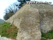 P11 [SEP-2008] Zidul ce inconjoara Manastirea