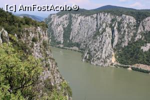 [P08] Parcul Natural Porțile de Fier, Masivul Ciucaru Mare, Cazanele Mari și Muntele Veliki Strbac (Serbia) văzute de la primul Punct de belvedere de pe Traseu, poză mărită... » foto by mprofeanu
 - 
<span class="allrVoted glyphicon glyphicon-heart hidden" id="av1191440"></span>
<a class="m-l-10 hidden" id="sv1191440" onclick="voting_Foto_DelVot(,1191440,24578)" role="button">șterge vot <span class="glyphicon glyphicon-remove"></span></a>
<a id="v91191440" class=" c-red"  onclick="voting_Foto_SetVot(1191440)" role="button"><span class="glyphicon glyphicon-heart-empty"></span> <b>LIKE</b> = Votează poza</a> <img class="hidden"  id="f1191440W9" src="/imagini/loader.gif" border="0" /><span class="AjErrMes hidden" id="e1191440ErM"></span>