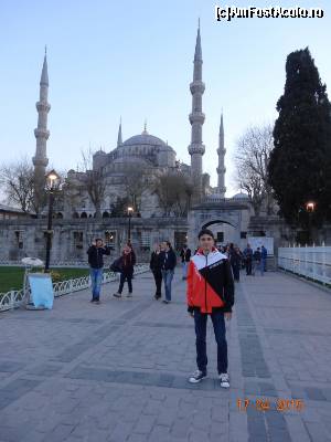 [P58] Seara am ajuns in Sultanahmet » foto by nickro
 - 
<span class="allrVoted glyphicon glyphicon-heart hidden" id="av643161"></span>
<a class="m-l-10 hidden" id="sv643161" onclick="voting_Foto_DelVot(,643161,24606)" role="button">șterge vot <span class="glyphicon glyphicon-remove"></span></a>
<a id="v9643161" class=" c-red"  onclick="voting_Foto_SetVot(643161)" role="button"><span class="glyphicon glyphicon-heart-empty"></span> <b>LIKE</b> = Votează poza</a> <img class="hidden"  id="f643161W9" src="/imagini/loader.gif" border="0" /><span class="AjErrMes hidden" id="e643161ErM"></span>