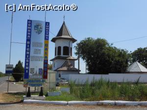 [P01] Mănăstirea Coslogeni - Intrarea în comună și stația de autobuz de lângă mănăstire.  » foto by iulianic
 - 
<span class="allrVoted glyphicon glyphicon-heart hidden" id="av997191"></span>
<a class="m-l-10 hidden" id="sv997191" onclick="voting_Foto_DelVot(,997191,24699)" role="button">șterge vot <span class="glyphicon glyphicon-remove"></span></a>
<a id="v9997191" class=" c-red"  onclick="voting_Foto_SetVot(997191)" role="button"><span class="glyphicon glyphicon-heart-empty"></span> <b>LIKE</b> = Votează poza</a> <img class="hidden"  id="f997191W9" src="/imagini/loader.gif" border="0" /><span class="AjErrMes hidden" id="e997191ErM"></span>