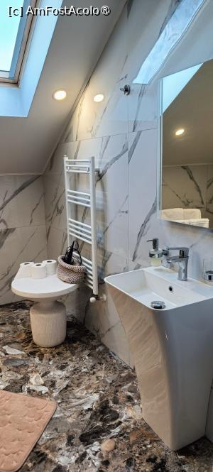 [P13] Baia alocată celor două dormitoare; în dreapta dușul walk-in și toaleta. » foto by tata123 🔱
 - 
<span class="allrVoted glyphicon glyphicon-heart hidden" id="av1516648"></span>
<a class="m-l-10 hidden" id="sv1516648" onclick="voting_Foto_DelVot(,1516648,24704)" role="button">șterge vot <span class="glyphicon glyphicon-remove"></span></a>
<a id="v91516648" class=" c-red"  onclick="voting_Foto_SetVot(1516648)" role="button"><span class="glyphicon glyphicon-heart-empty"></span> <b>LIKE</b> = Votează poza</a> <img class="hidden"  id="f1516648W9" src="/imagini/loader.gif" border="0" /><span class="AjErrMes hidden" id="e1516648ErM"></span>