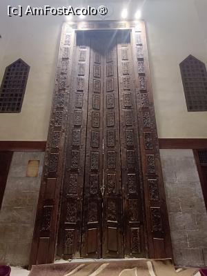 [P08] Cairo, Cartierul Copt, Biserica Coptă Sf. Gheorghe, Paraclisul Vechi, Ușă imensă de 7,6 x 2,2 metri, sculptată cu motive geometrice » foto by mprofeanu
 - 
<span class="allrVoted glyphicon glyphicon-heart hidden" id="av1532067"></span>
<a class="m-l-10 hidden" id="sv1532067" onclick="voting_Foto_DelVot(,1532067,24800)" role="button">șterge vot <span class="glyphicon glyphicon-remove"></span></a>
<a id="v91532067" class=" c-red"  onclick="voting_Foto_SetVot(1532067)" role="button"><span class="glyphicon glyphicon-heart-empty"></span> <b>LIKE</b> = Votează poza</a> <img class="hidden"  id="f1532067W9" src="/imagini/loader.gif" border="0" /><span class="AjErrMes hidden" id="e1532067ErM"></span>
