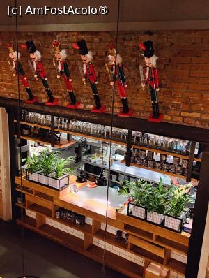 [P63] Pino Restaurant; vedere de la masa noastră spre bucătăria deschisă » foto by crismis
 - 
<span class="allrVoted glyphicon glyphicon-heart hidden" id="av1478770"></span>
<a class="m-l-10 hidden" id="sv1478770" onclick="voting_Foto_DelVot(,1478770,25056)" role="button">șterge vot <span class="glyphicon glyphicon-remove"></span></a>
<a id="v91478770" class=" c-red"  onclick="voting_Foto_SetVot(1478770)" role="button"><span class="glyphicon glyphicon-heart-empty"></span> <b>LIKE</b> = Votează poza</a> <img class="hidden"  id="f1478770W9" src="/imagini/loader.gif" border="0" /><span class="AjErrMes hidden" id="e1478770ErM"></span>
